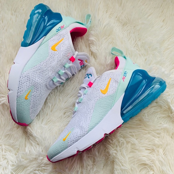 Nike Shoes - Nike Air Max 270